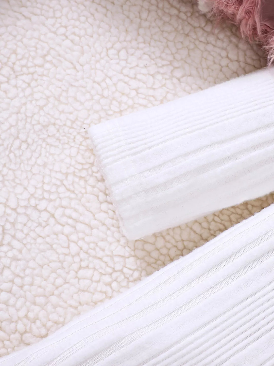 5ae3642b858a4e2ea794359203d4383e-Max-Origin